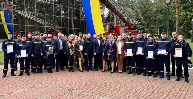 У Шевченківському районі привітали з Днем рятівника працівників ДСНС
