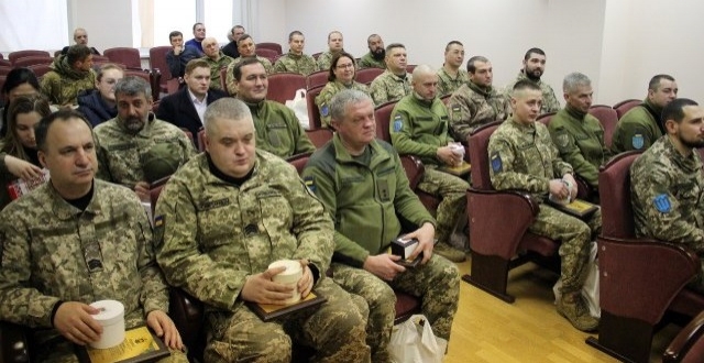 У Шевченківській райдержадміністрації привітали військовослужбовців з Днем Збройних сил України