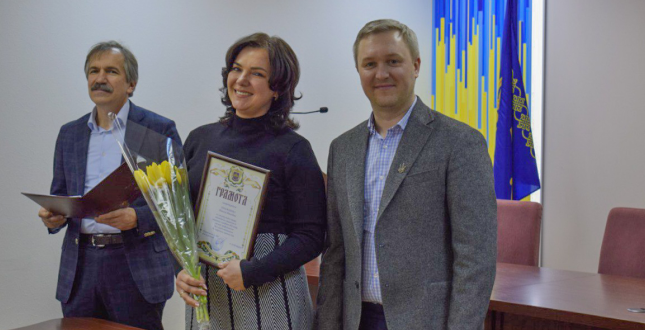 Працівниць Шевченківської райдержадміністрації привітали з Міжнародним жіночим днем